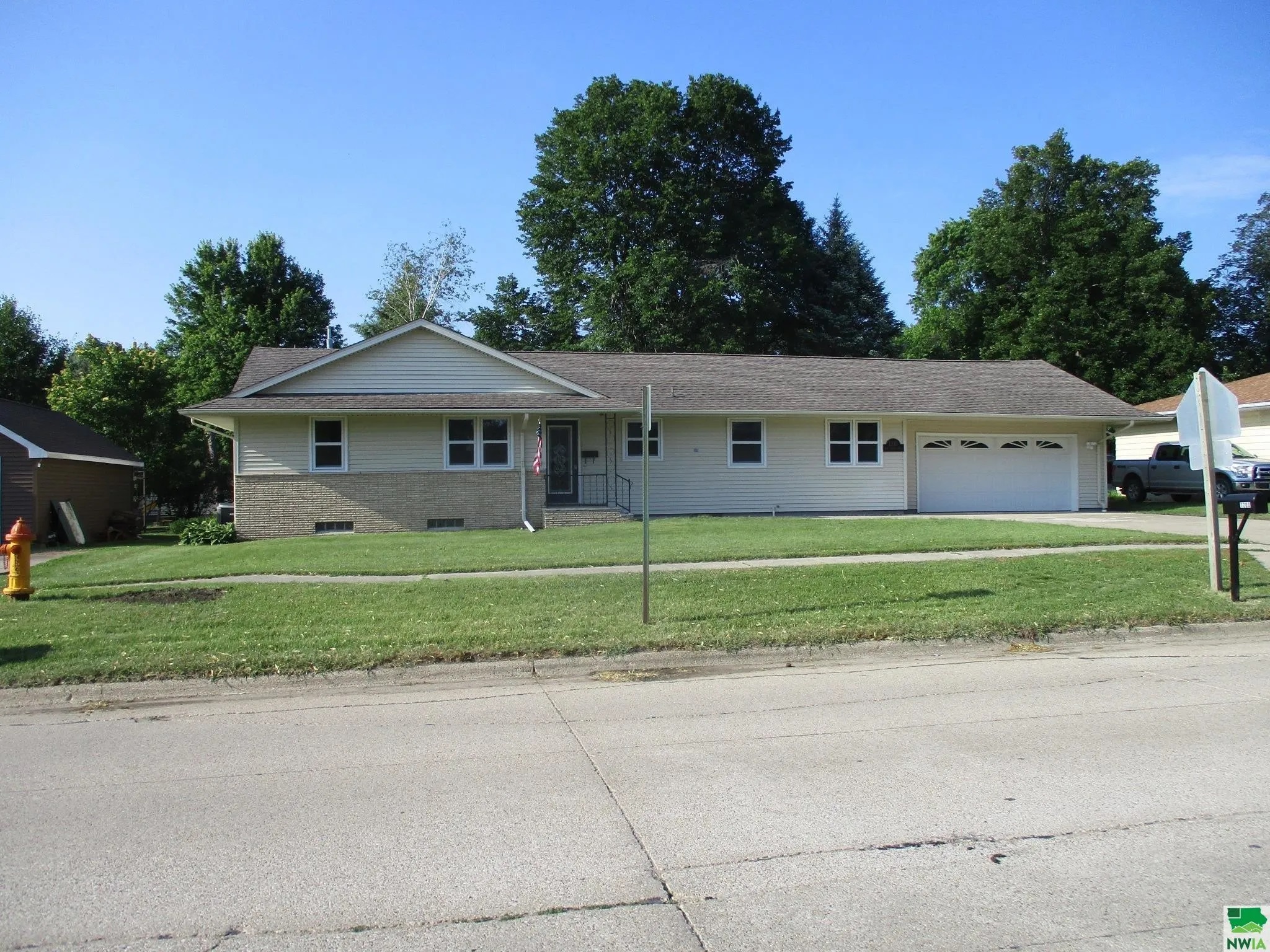 1200_e_6th_street_sheldon Klaassen Realty & Auctions Real Estate